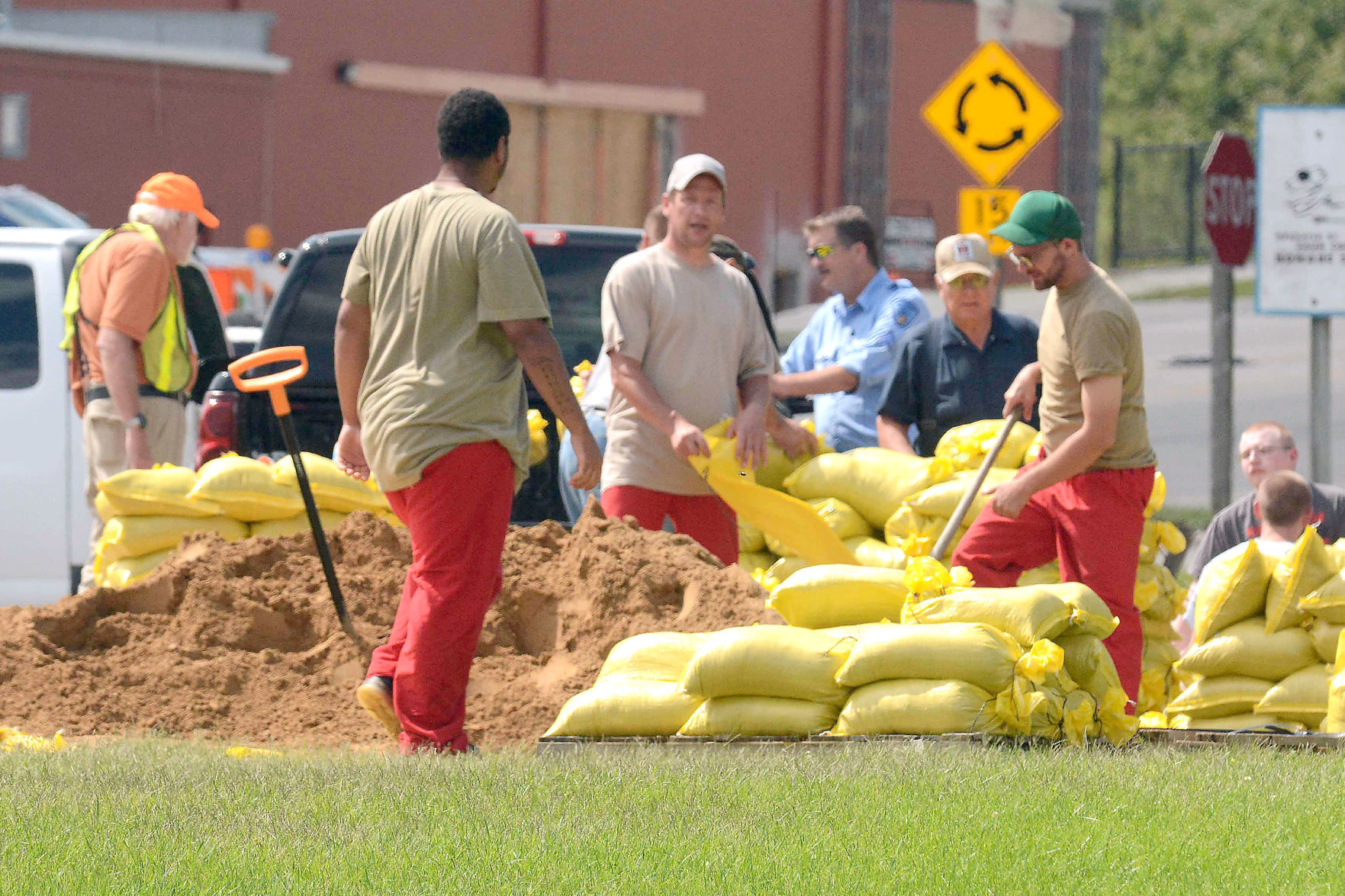 North Freedom residents prepare, watch as river rises